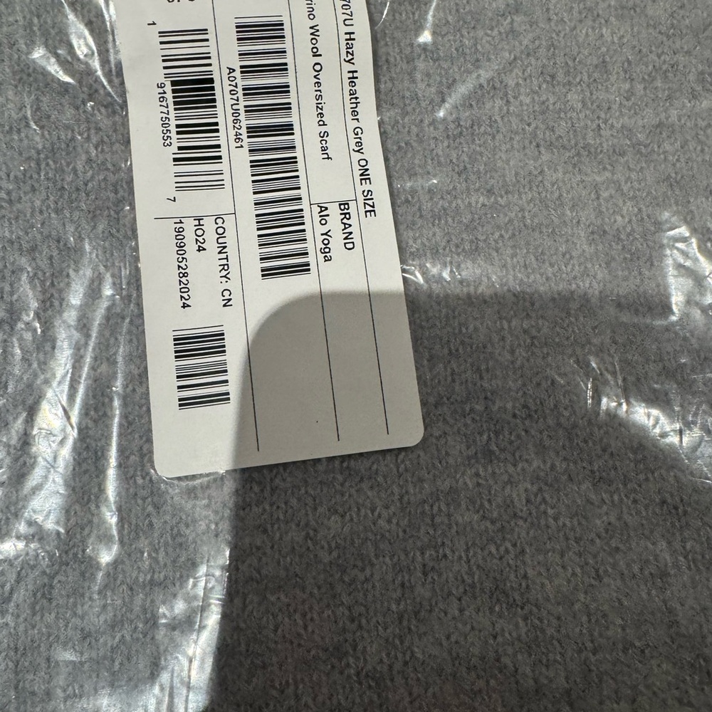 NWT Alo yoga merino wool oversized scarf women - Picture 4 of 5